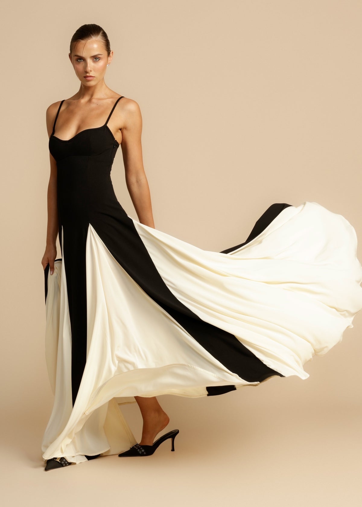 Women's Maxi Wedding Guest Dress with Sweetheart Neckline and Colourblock