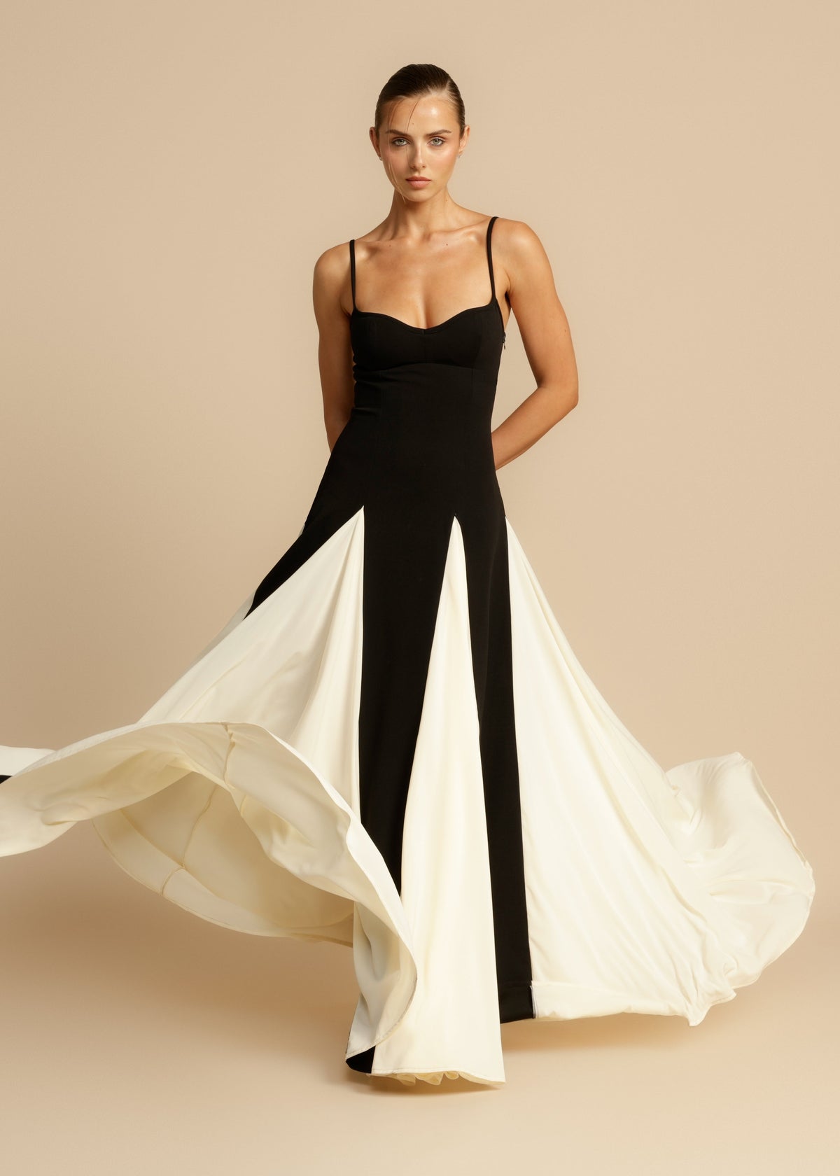 Women's Maxi Wedding Guest Dress with Sweetheart Neckline and Colourblock