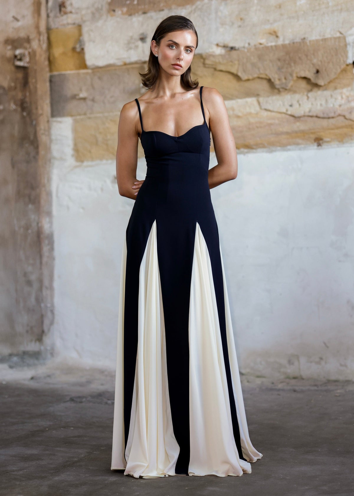 Women's Maxi Wedding Guest Dress with Sweetheart Neckline and Colourblock