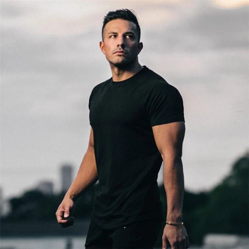 Men's Fitted Performance T-Shirt with Curved Hem Angle