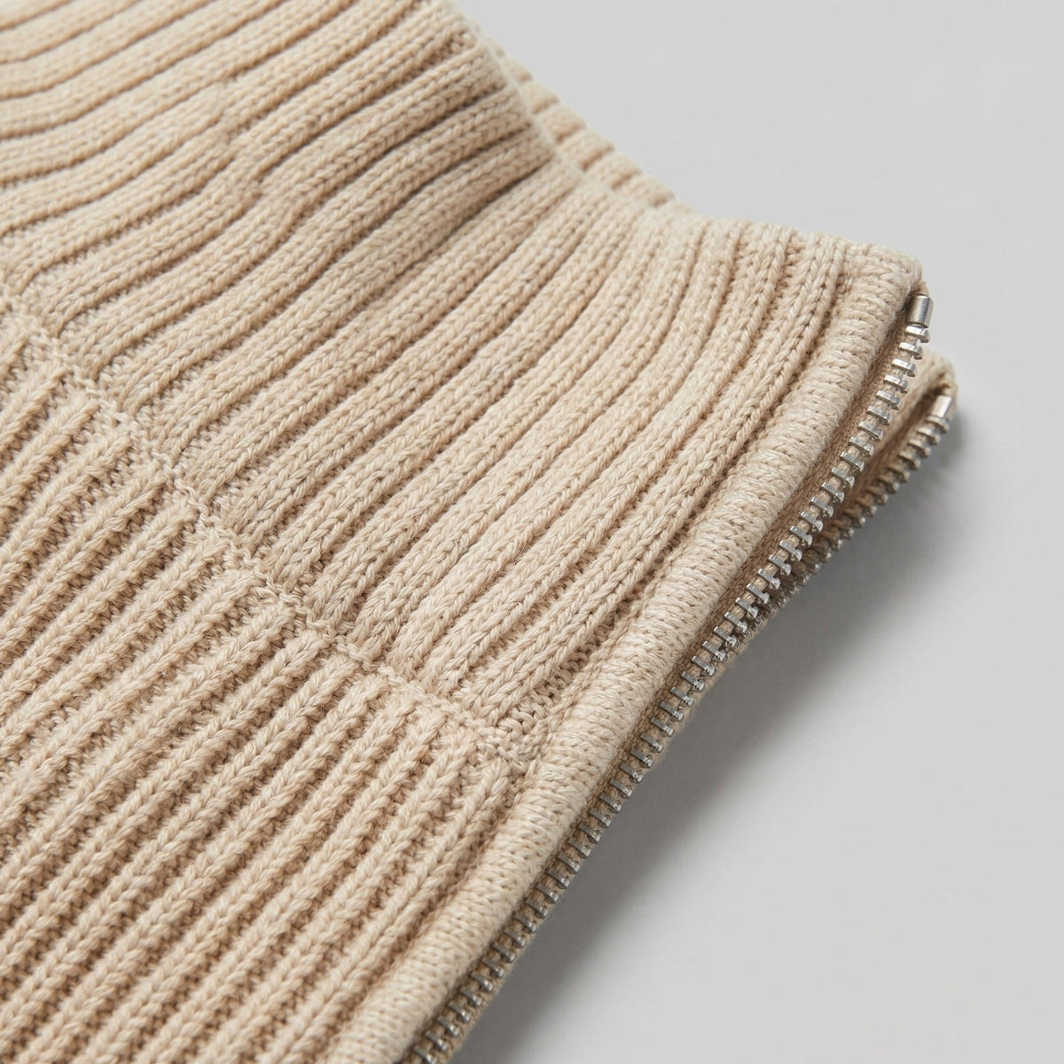 Men's Knitted Zip Up Cardigan with Ribbed Collar Side