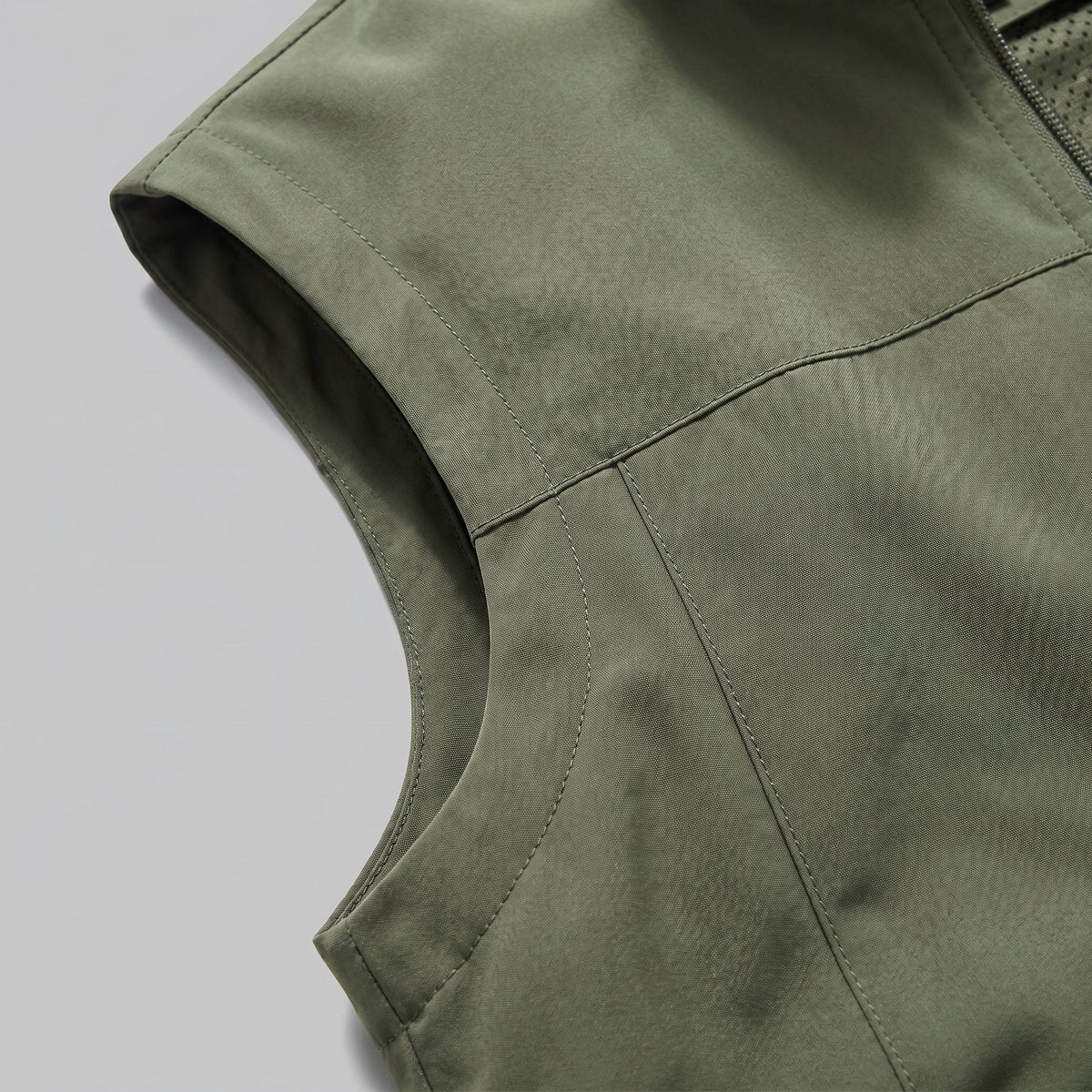 Men's Lightweight Utility Gilet with Zip Pockets Side
