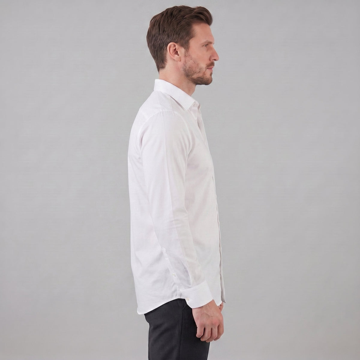 Men's Slim Fit Long-Sleeve Dress Shirt with Point Collar Detail