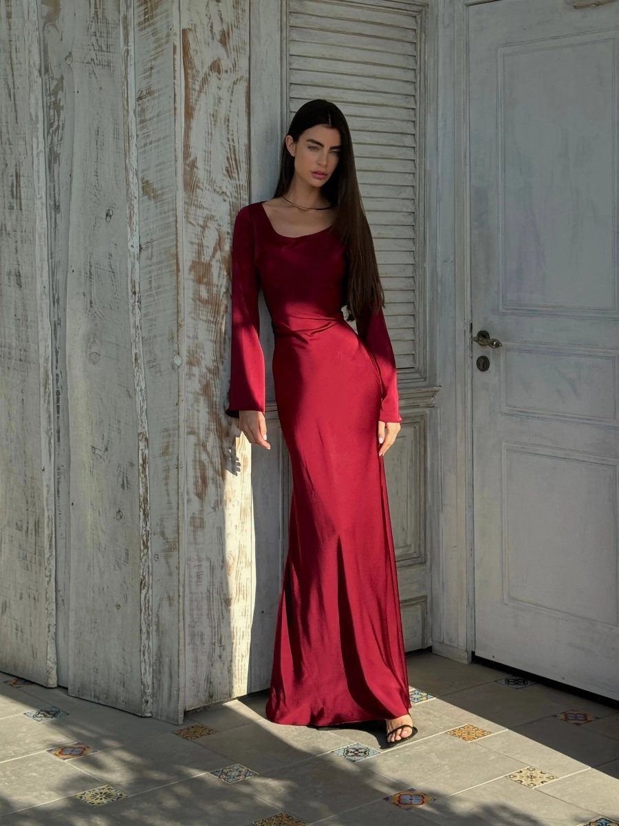 Women's Flowing Maxi Dress with Long Sleeves Detail