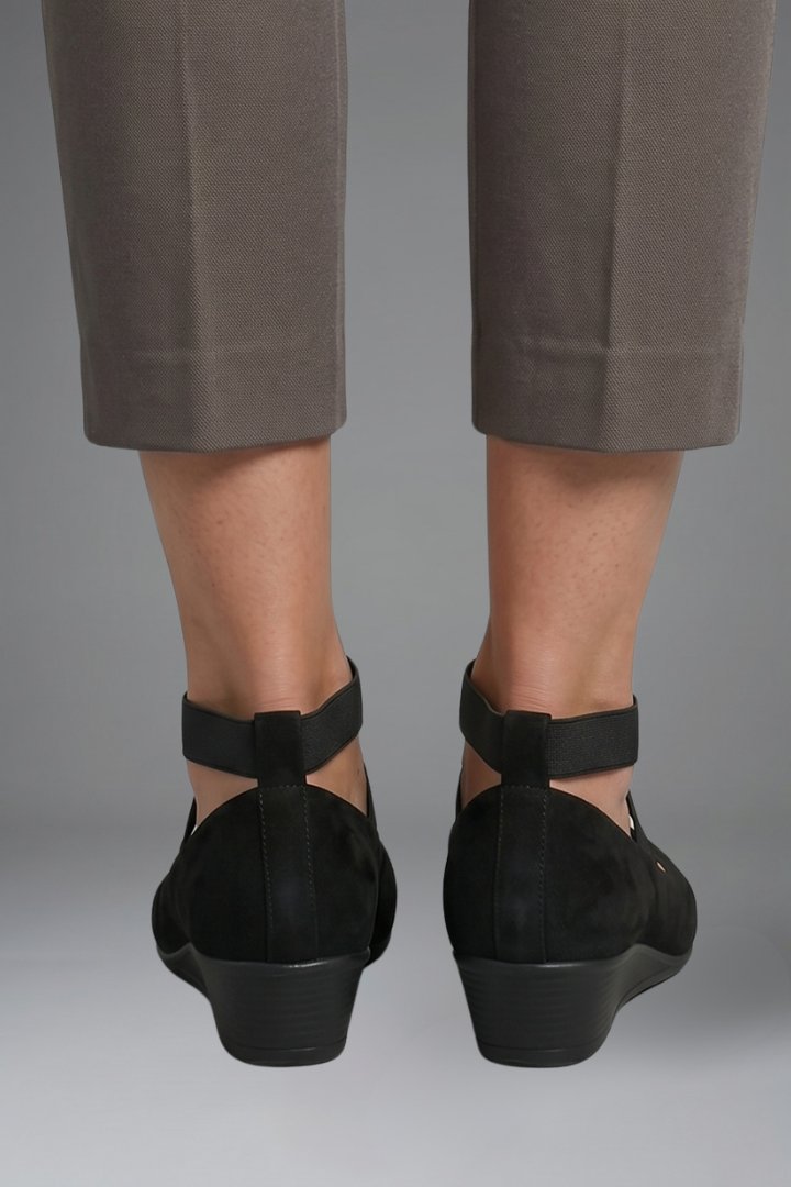 Women's Orthopaedic Flat Shoes with Slip-On Elastic Straps Close Up