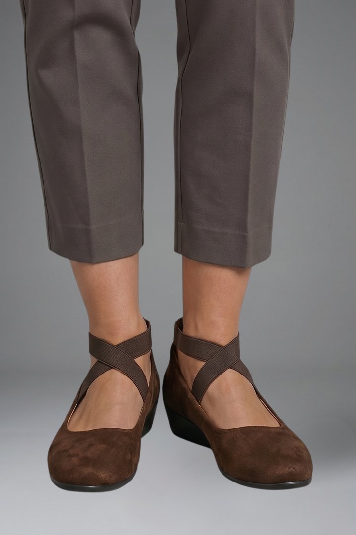 Women's Orthopaedic Flat Shoes with Slip-On Elastic Straps Lifestyle