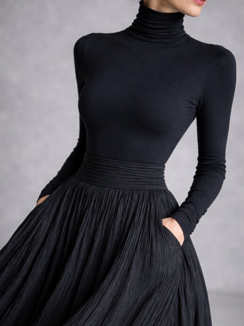 Women's Turtleneck Pleated Full Skirt Maxi Dress Detail