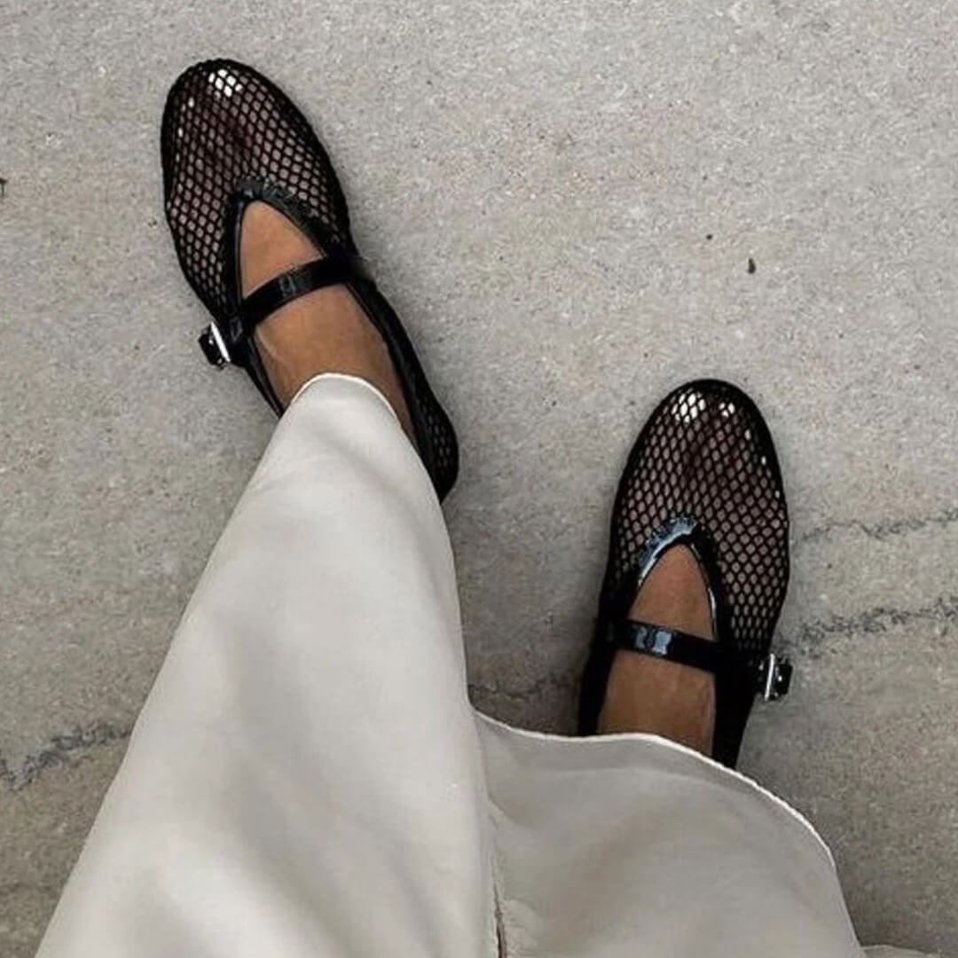 Women's Flat Shoes with Buckle Strap and Round Toe
